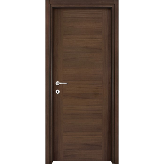 Porta interna marrone con venature orizzontali e maniglia argento.