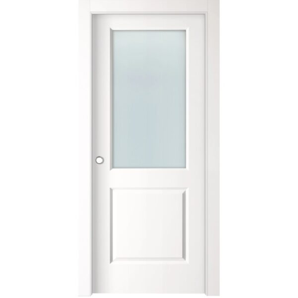 Porta interna bianca con inserto in vetro rettangolare nella parte superiore.