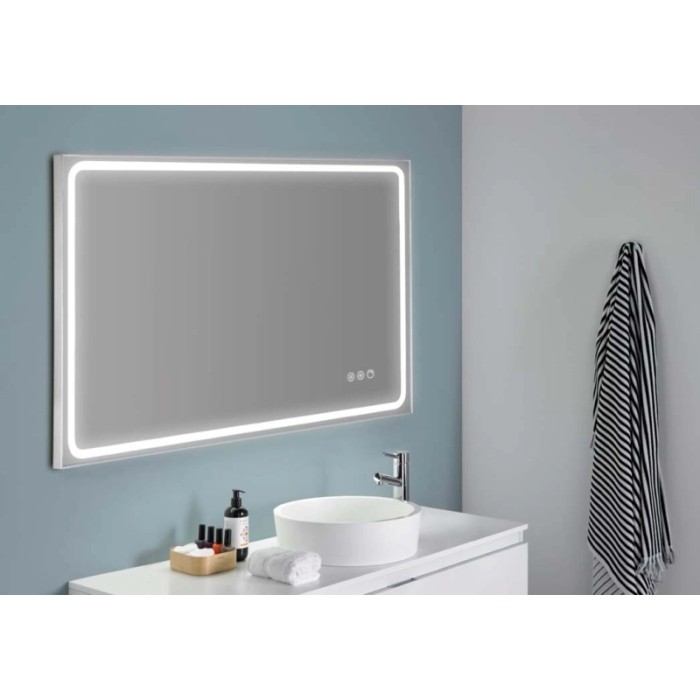 Specchiera rettangolare t.b.t. con illuminazione LED in bagno.