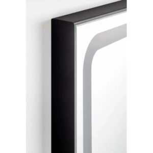Dettaglio di uno specchio con cornice nera. Categoria: Specchiere.