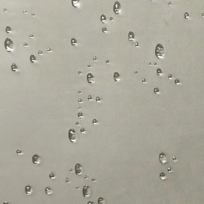 Primo piano di gocce d'acqua su un box doccia t.b.t.