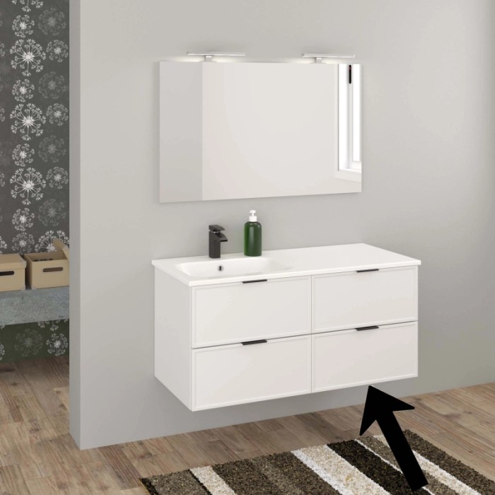 Mobile bagno bianco con specchio e rubinetto nero, categoria Arredo bagno.