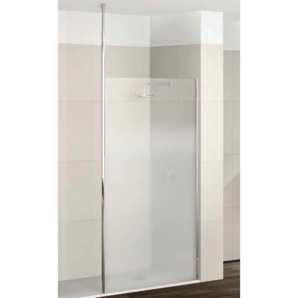 Box doccia walk-in con vetro satinato e profilo cromato.