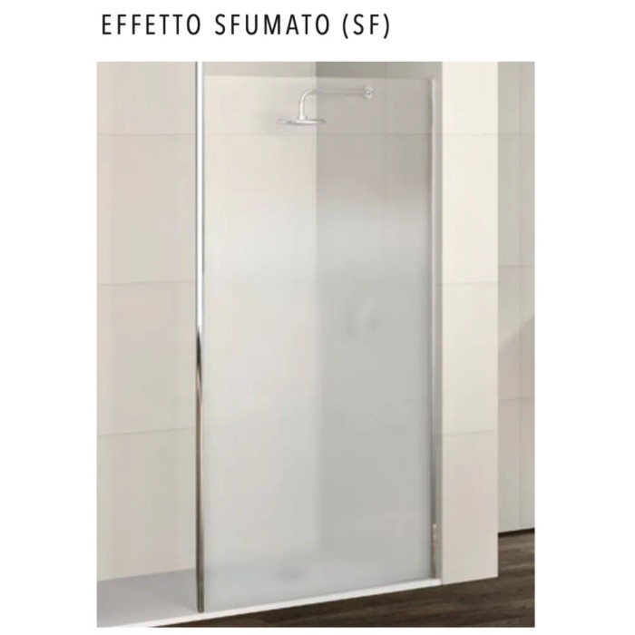 Box doccia walk-in con vetro satinato e telaio argento.
