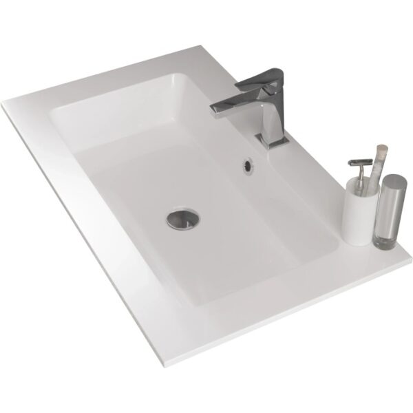 Lavabo singolo t.b.t. bianco con rubinetto e accessori bagno.