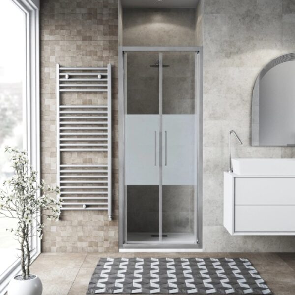 Box doccia t.b.t. con satinatura parziale in ambiente bagno.