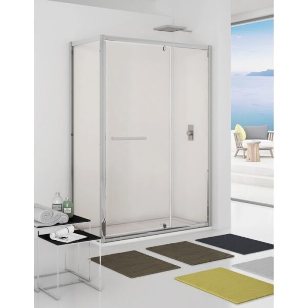Box doccia moderno con porta scorrevole e telaio cromato. Ideale per bagni eleganti. Pareti doccia.