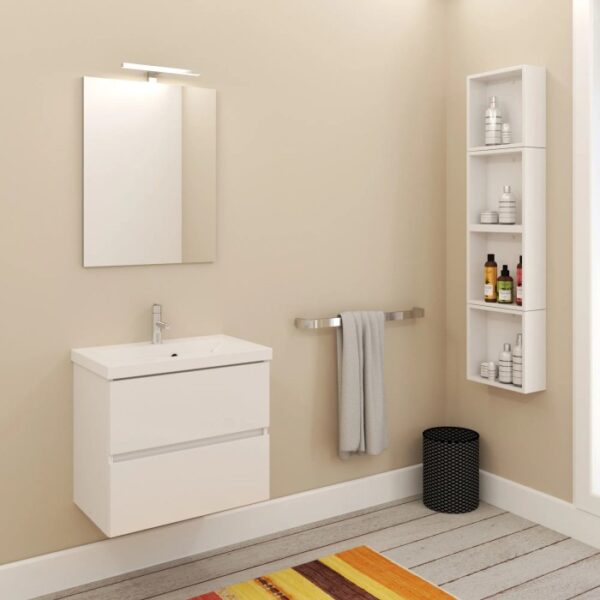 Set bagno moderno con mobile lavabo bianco, specchio e mensola. Arredo bagno per un arredamento elegante.