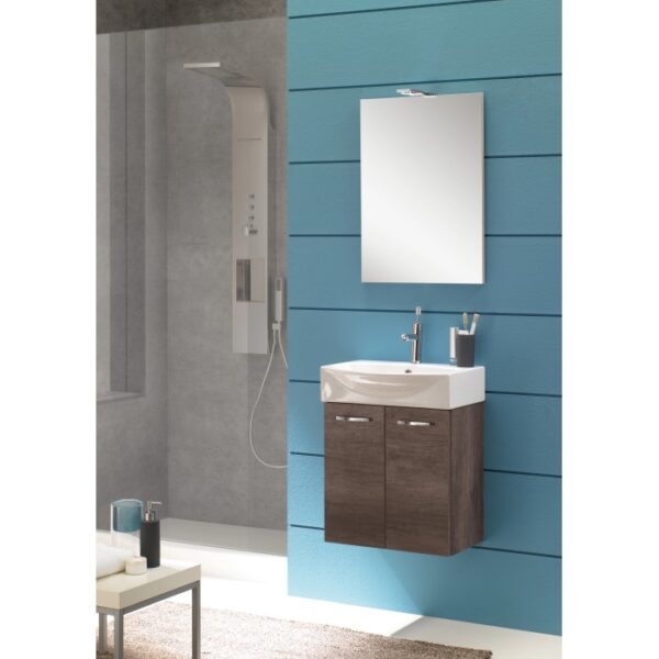 Set di mobili bagno moderni con lavabo, specchio e mobiletto in legno.