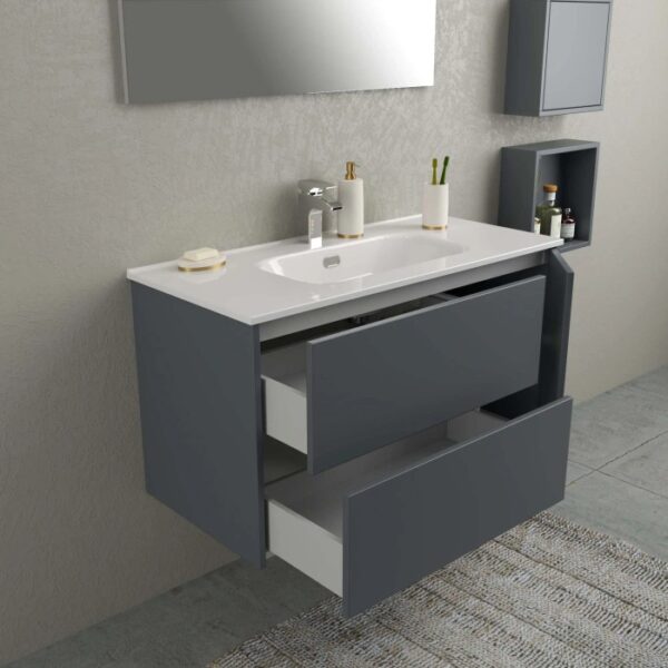 Mobile bagno grigio con sistema di cassetti aperti e lavabo bianco.