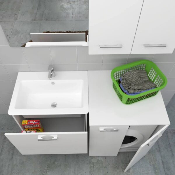 Moderno set di mobili bagno bianchi con lavabo, mobile sottolavabo e lavatrice. Ideale per bagni piccoli.