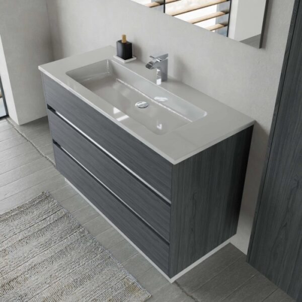 Mobile bagno grigio con tre cassetti e lavabo bianco.