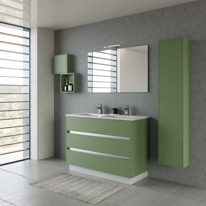 Moderno set di mobili da bagno verde con mobile lavabo, specchio, pensile e mensole.