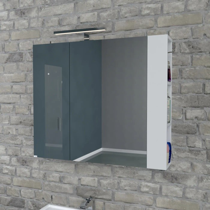 Specchiera moderna con illuminazione e ripiani laterali. Specchio da bagno per più spazio.