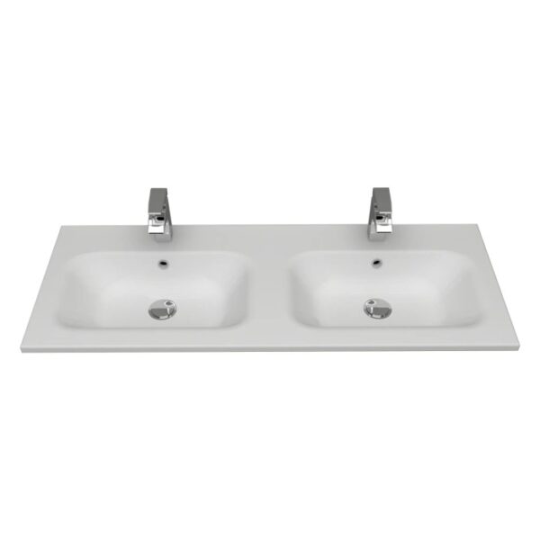 Mobile lavabo doppio bianco con due rubinetti per il bagno.