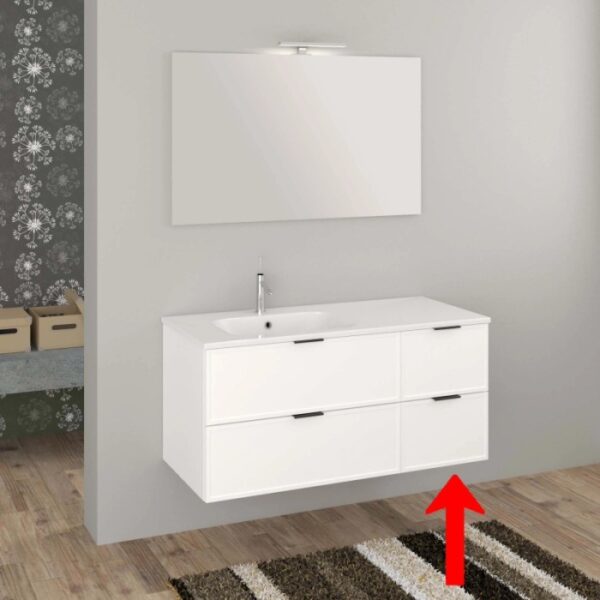 Mobile bagno t.b.t. bianco con specchio e maniglia nera in bagno.