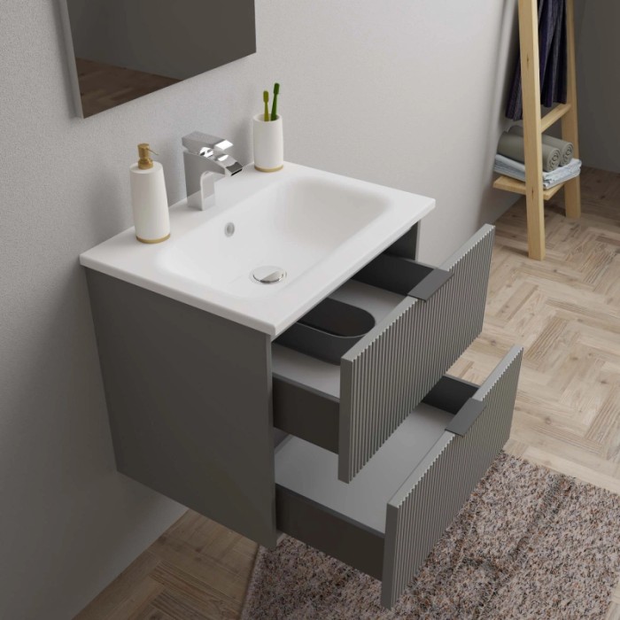 Mobile bagno t.b.t. grigio con cassetti aperti in bagno.