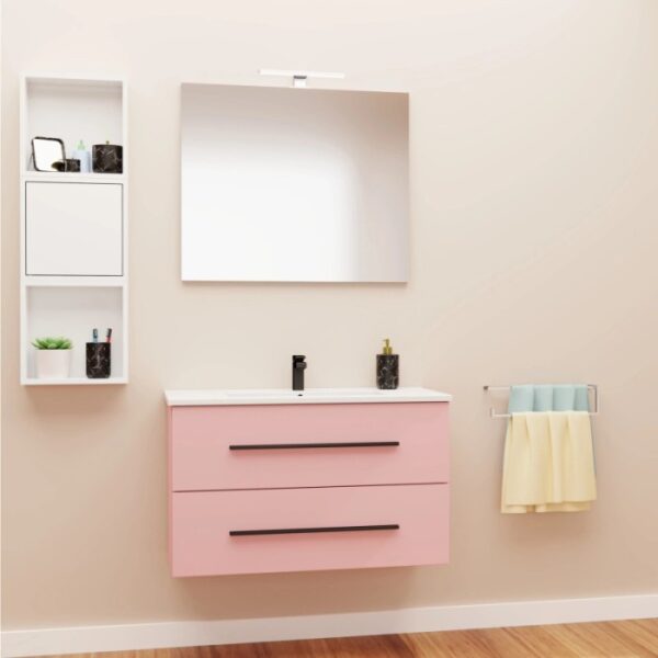 Mobile bagno rosa con specchio, mensola e portasciugamani. Set arredo bagno moderno.