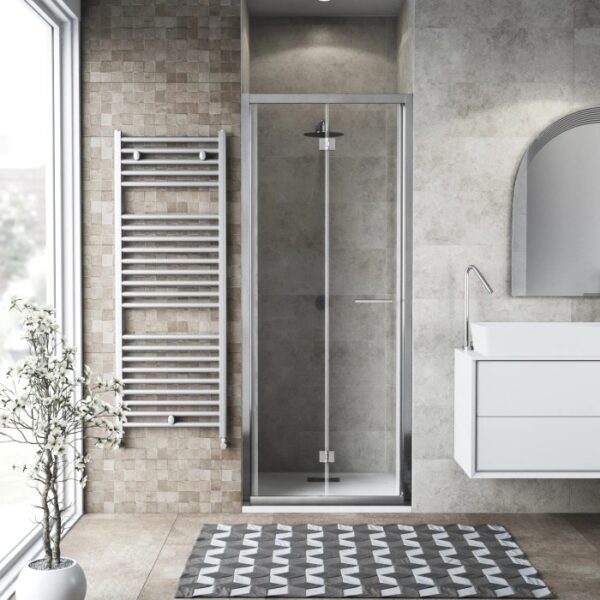 Box doccia t.b.t. con telaio argentato in ambiente bagno.