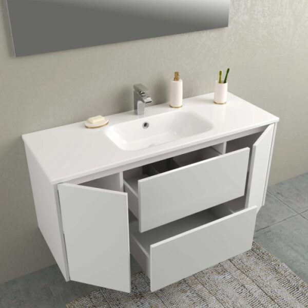Mobile bagno t.b.t. bianco con cassetti e ante aperti. Arredo bagno.
