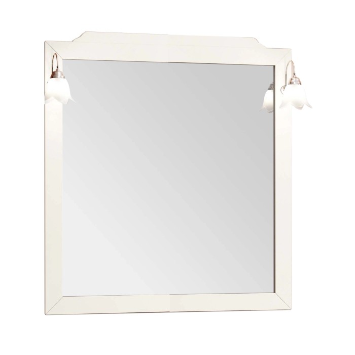 Specchiera quadrata con cornice bianca e due lampade.