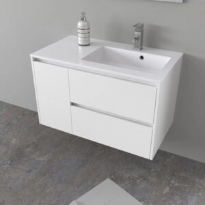 Mobile bagno bianco con lavabo e rubinetto. Arredo bagno per bagni moderni.