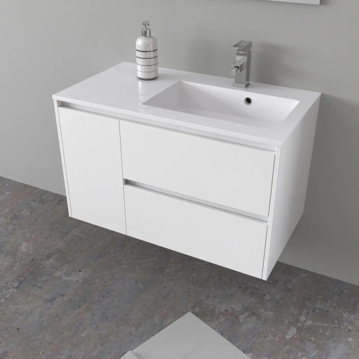Mobile bagno bianco con lavabo e rubinetto. Arredo bagno per bagni moderni.