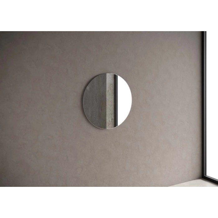 Specchio rotondo t.b.t. con cornice su una parete. Categoria: Specchiere.