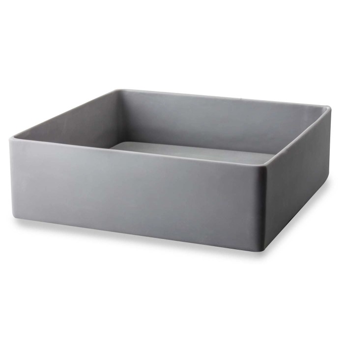Lavabo d'appoggio quadrato grigio.