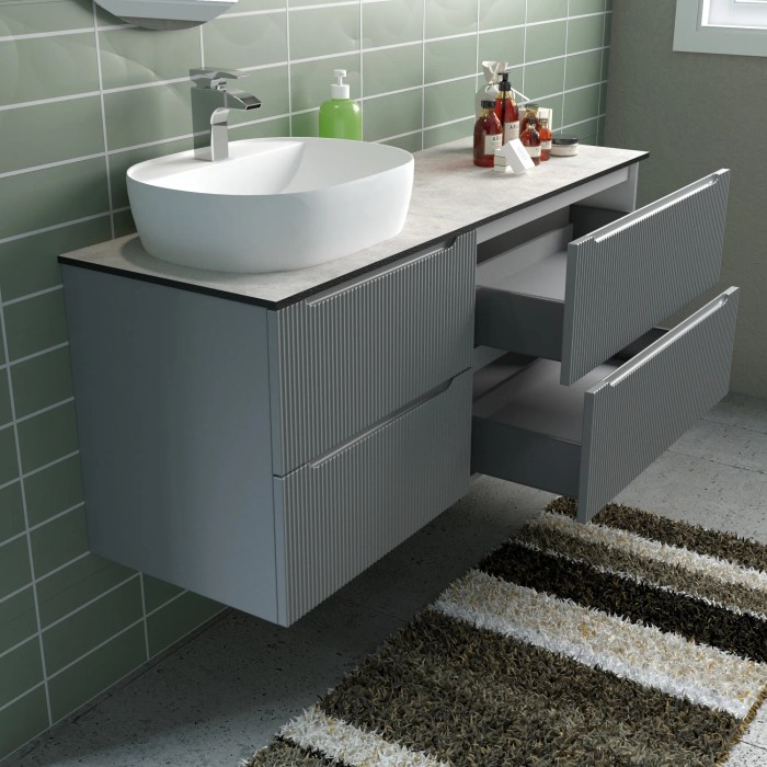 Mobile bagno grigio con lavabo d'appoggio e due cassetti. Arredo bagno.