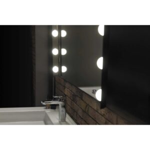 Specchio da parete t.b.t. con luci in bagno.