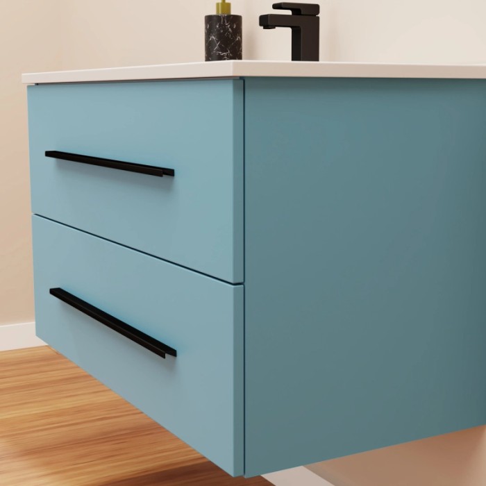 Mobile bagno sospeso blu con due cassetti e maniglie nere. Arredo bagno.