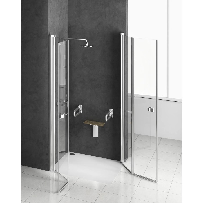Elegante box doccia angolare t.b.t. trasparente con telaio cromato e sedile doccia.