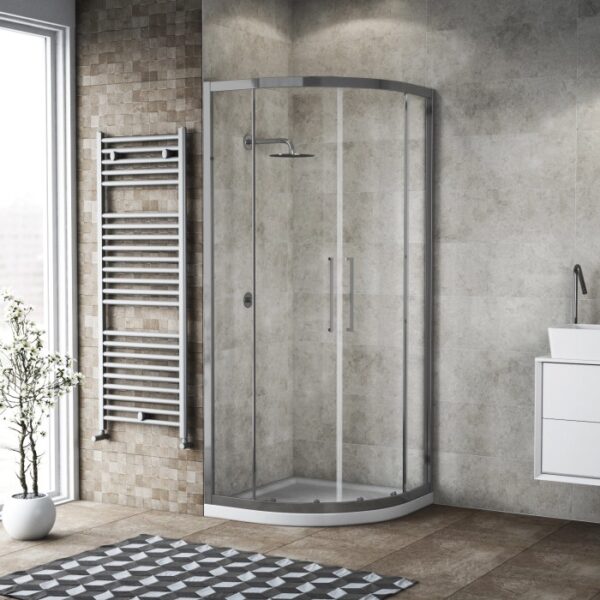 Box doccia semicircolare t.b.t. con telaio argentato in bagno.