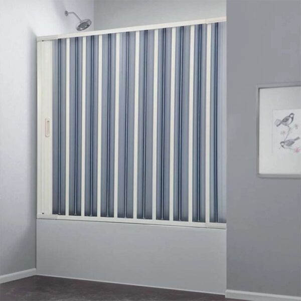 Pannello doccia a strisce blu e bianche come accessorio doccia.