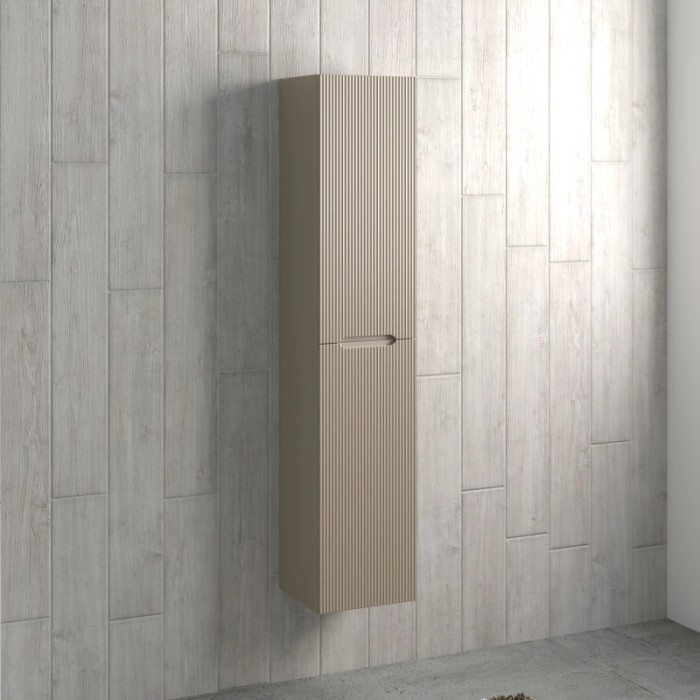 Mobile bagno sospeso beige con frontale scanalato.