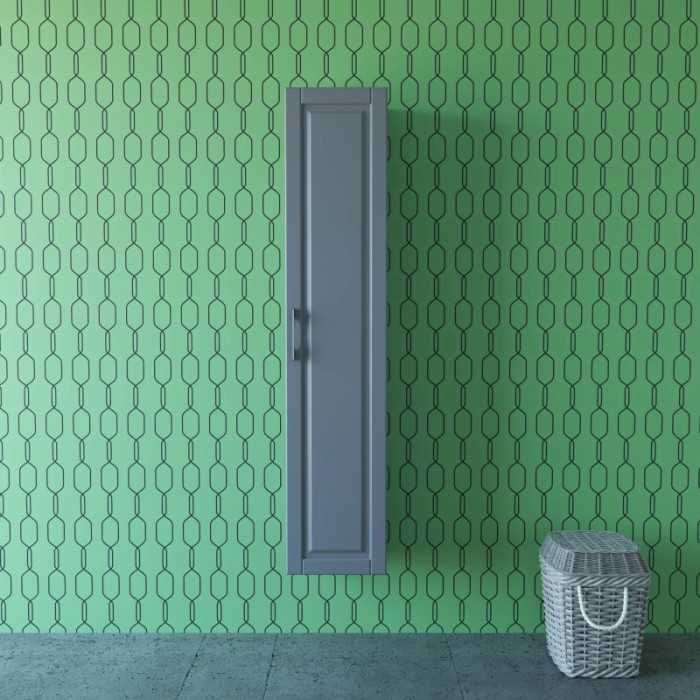 Mobile bagno sospeso grigio con cesto portabiancheria davanti a parete decorata.
