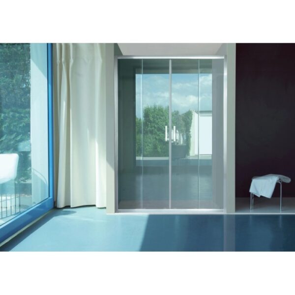 Box doccia t.b.t. con ante scorrevoli, vetro e telaio argentato.