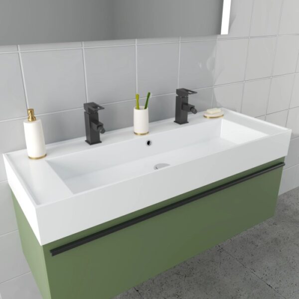 t.b.t. mobile bagno con doppio lavabo, rubinetti e accessori bagno.