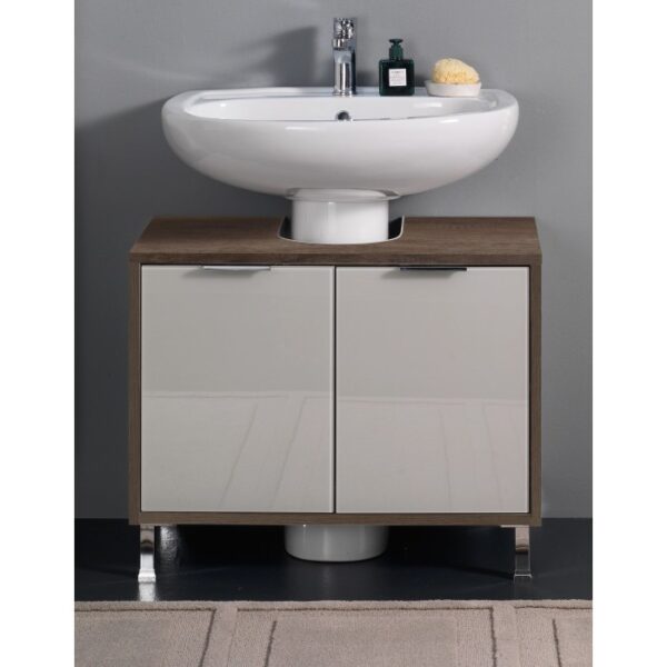 Lavabo con mobiletto in legno e frontali bianchi per bagno.