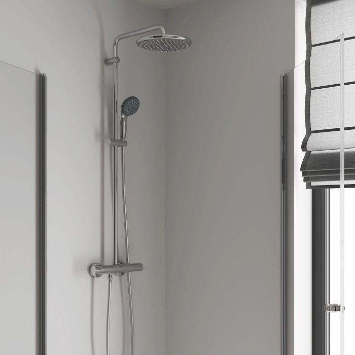Sistema doccia Grohe QuickFix Vitalio Start 250 con termostato per montaggio a parete.