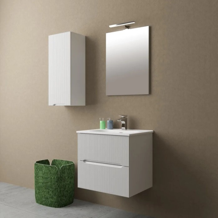 Set bagno moderno con mobile lavabo bianco, specchiera e mobile alto di t.b.t.