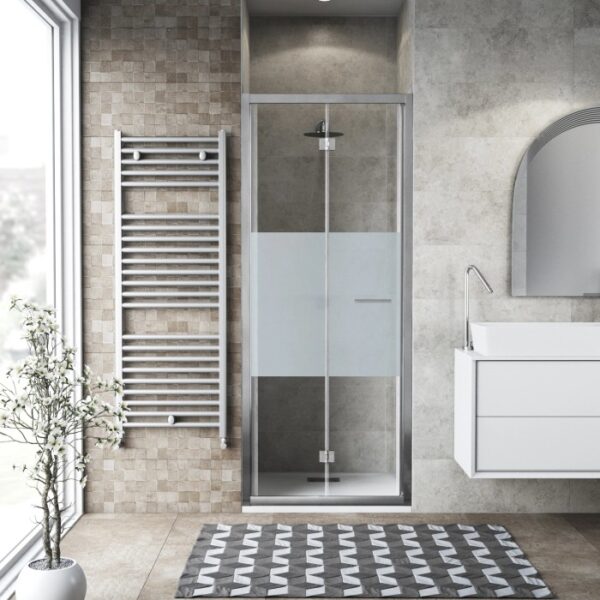 Box doccia t.b.t. con satinatura parziale in bagno moderno.