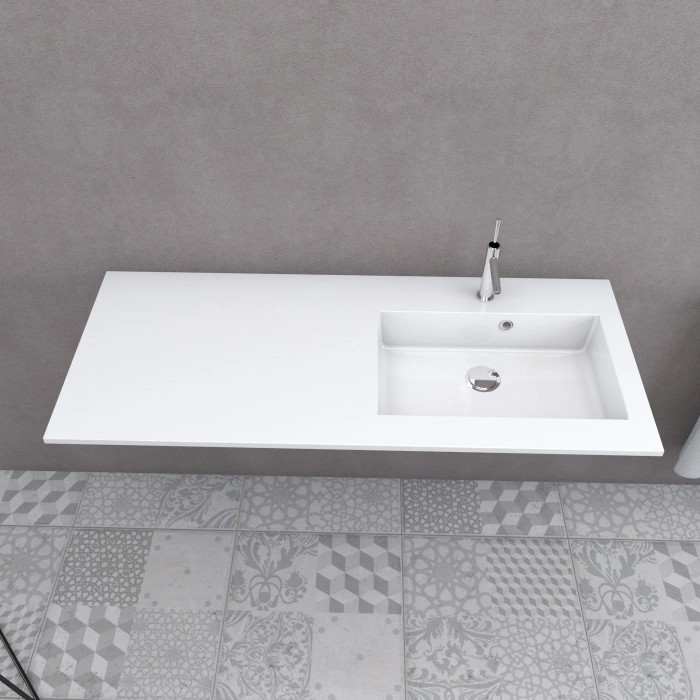 Lavabo singolo t.b.t. bianco con rubinetto, vista dall'alto.
