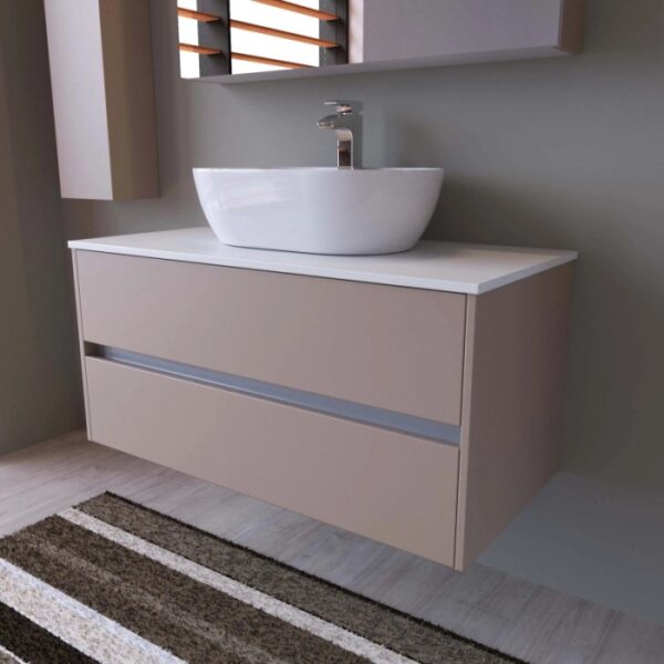 Moderno set di mobili bagno: mobile lavabo beige con lavabo d'appoggio e specchio.