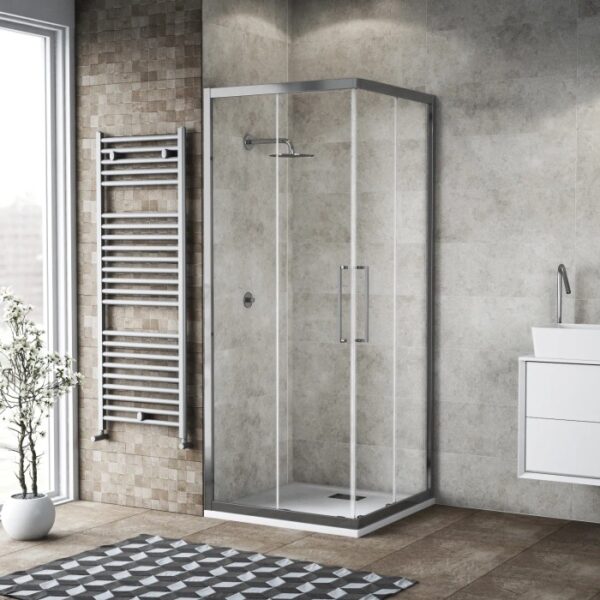 Box doccia angolare con telaio argento e vetro trasparente in bagno moderno.
