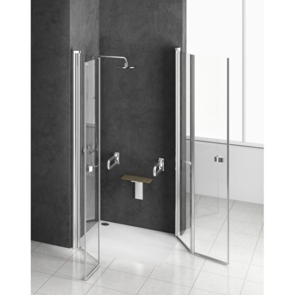 Elegante box doccia angolare t.b.t. trasparente con telaio cromato e sedile doccia.