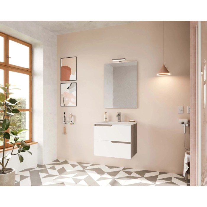 Bagno moderno con mobile lavabo bianco e specchio. Categoria: Arredo bagno.