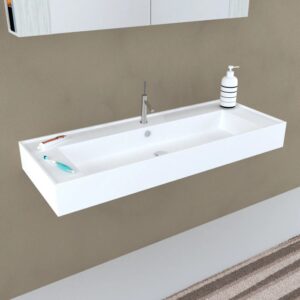Lavabo singolo t.b.t. bianco rettangolare con rubinetto e accessori bagno.
