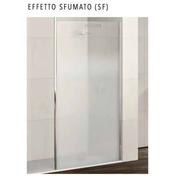 Box doccia walk-in t.b.t. con effetto vetro smerigliato e telaio argento.